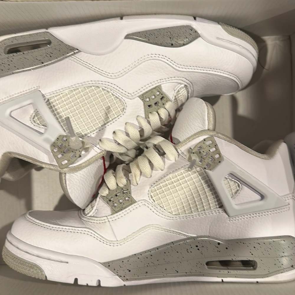 Jordan 4 Oreo size 8.5